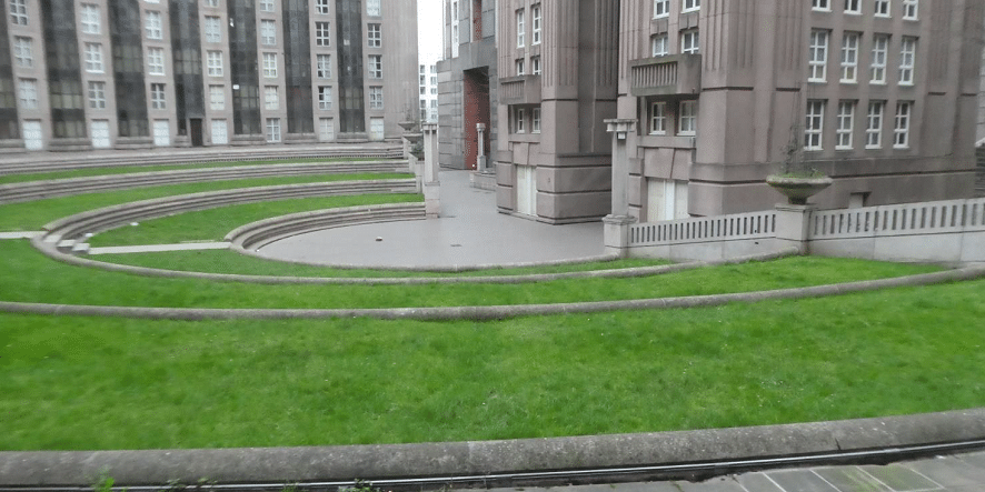 VENTE EN UN SEUL LOT, Noisy-le-Grand (93), place des Fédérés