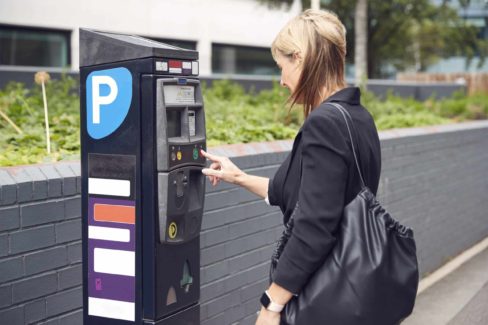Le forfait de post-stationnement remplace l'amende de 17 euros en cas de stationnement non payé ou de dépassement du temps réglé