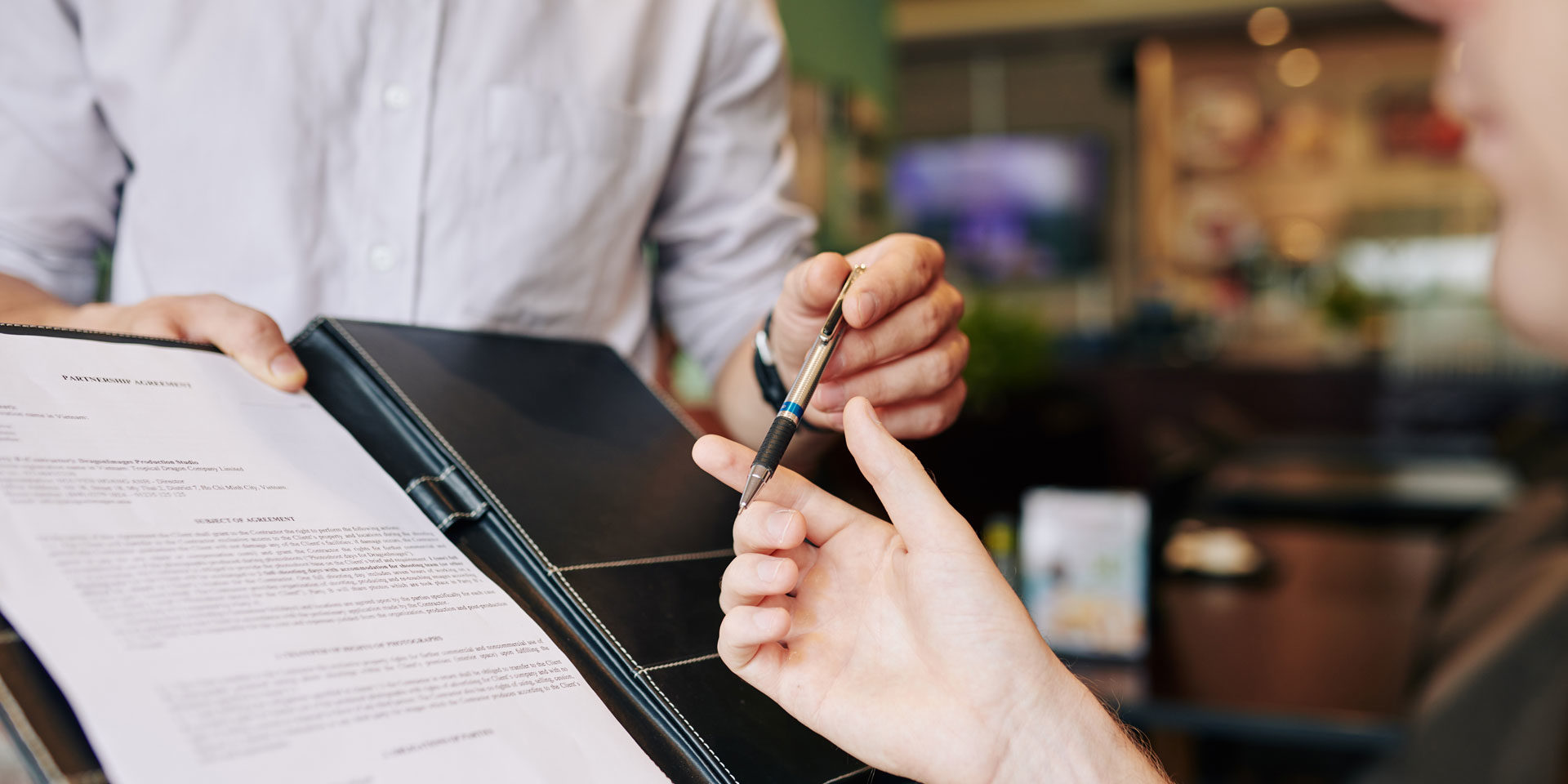 Indexation bail commercial : rédigez une clause neutre et conforme. Découvrez nos conseils suite à l’arrêt du 22 mai 2025 pour sécuriser vos contrats.