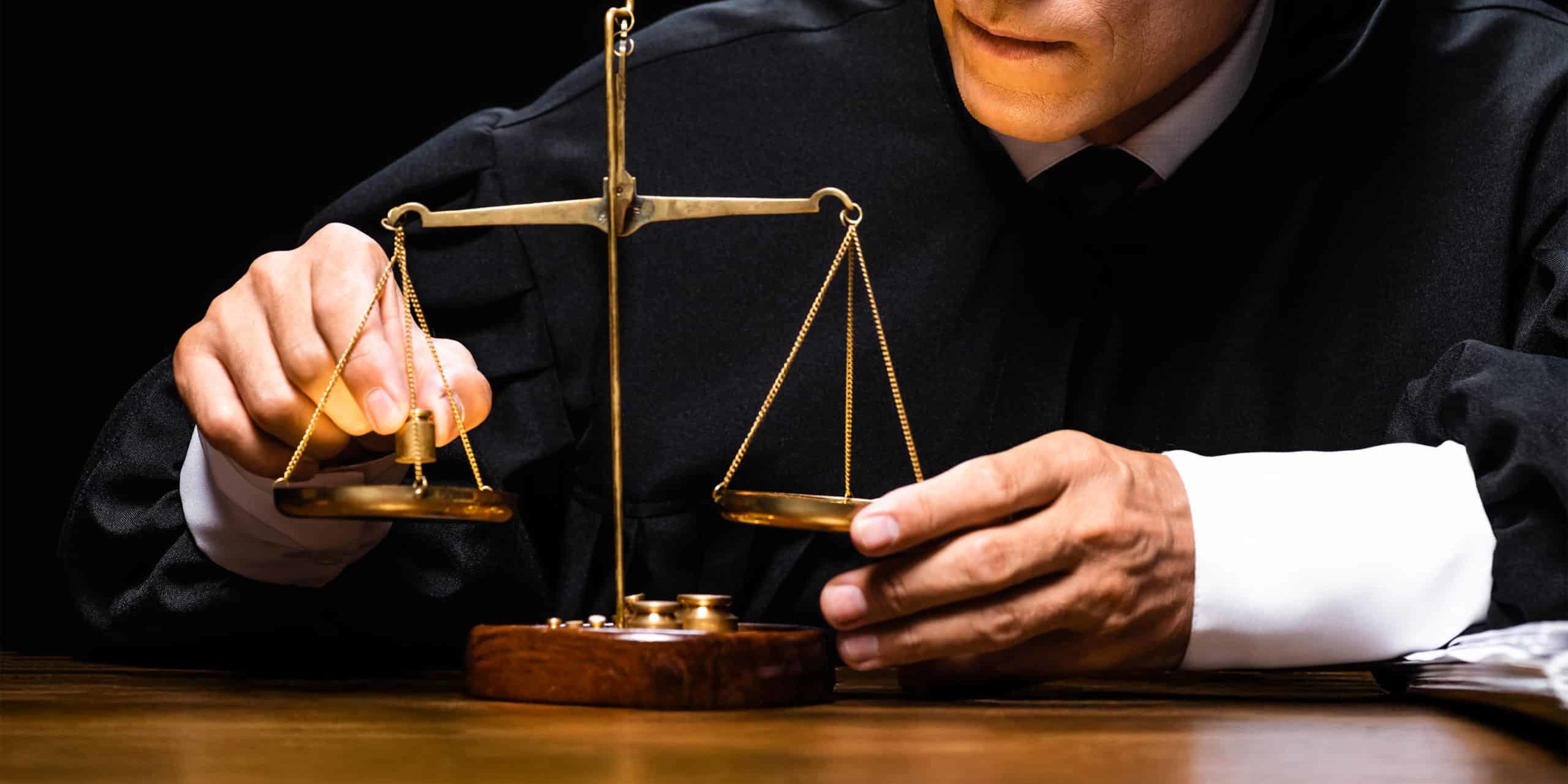 Les imposteurs de la justice Imposteurs de la justice, faux professionnels de la justice : faux avocat et faux notaire devant un tribunal